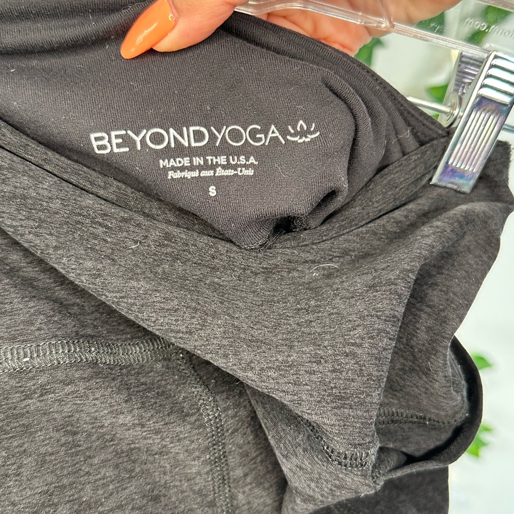 Beyond Yoga Charcoal Leggings Sz. S - Picture 3 of 5
